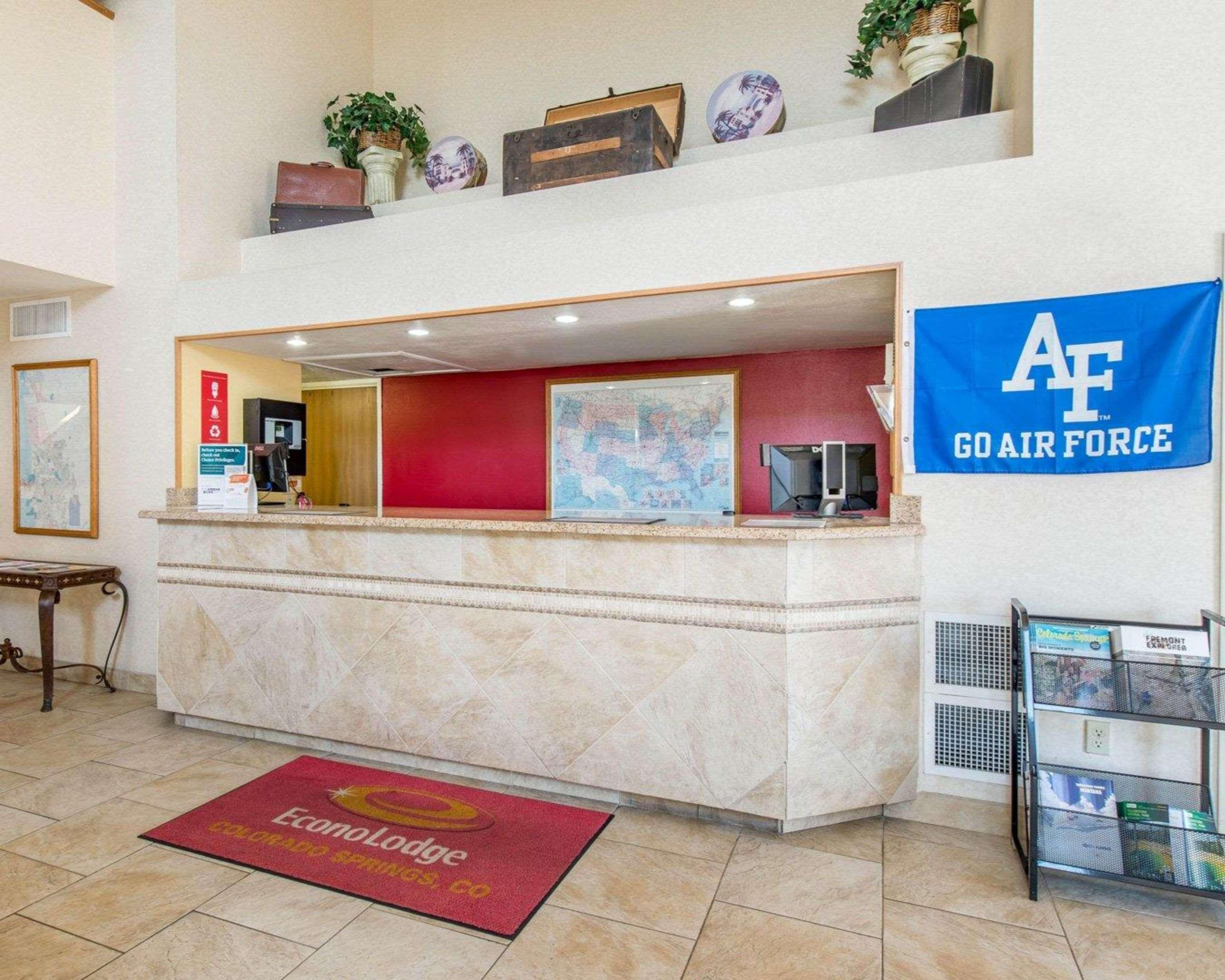 Econo Lodge North Academy Колорадо Спрингс Екстериор снимка